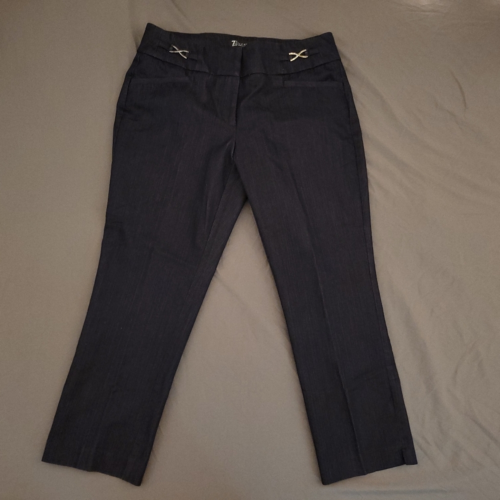 New York & Company 7th Ave | Dark Blue Capri Pants 2